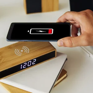 Digitalni stoni LCD sat sa bežičnim punjenjem, 5W